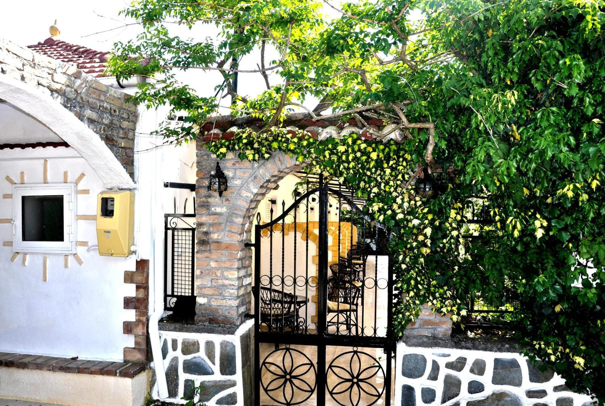 Villa Elena Studios Dassia  Exterior photo